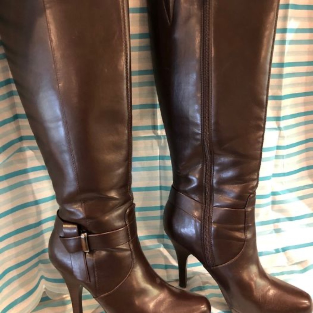 Brown leather size 7 boots